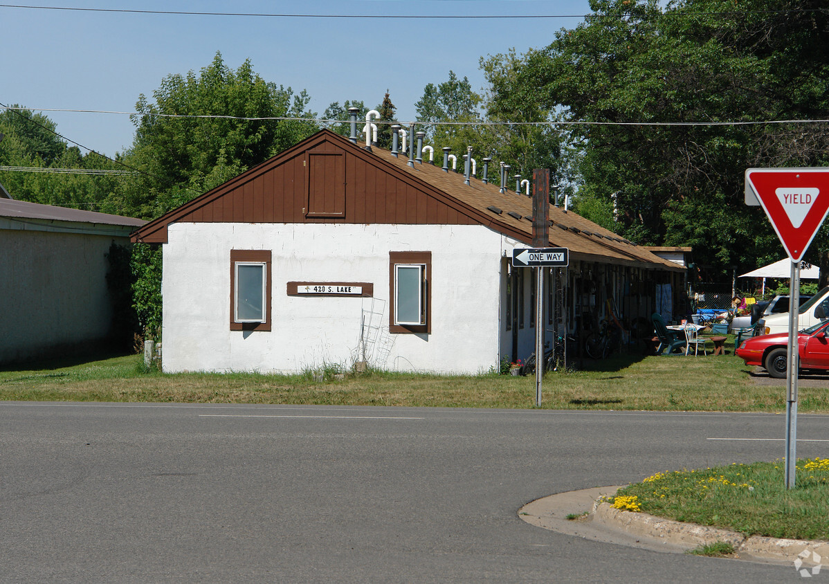 Building Photo - 420 Lake St S