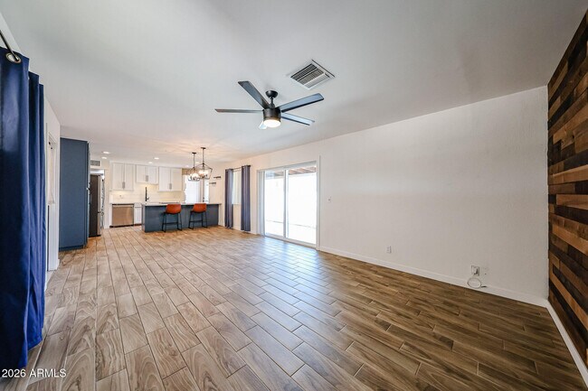 Foto del edificio - 7308 E Pierce St