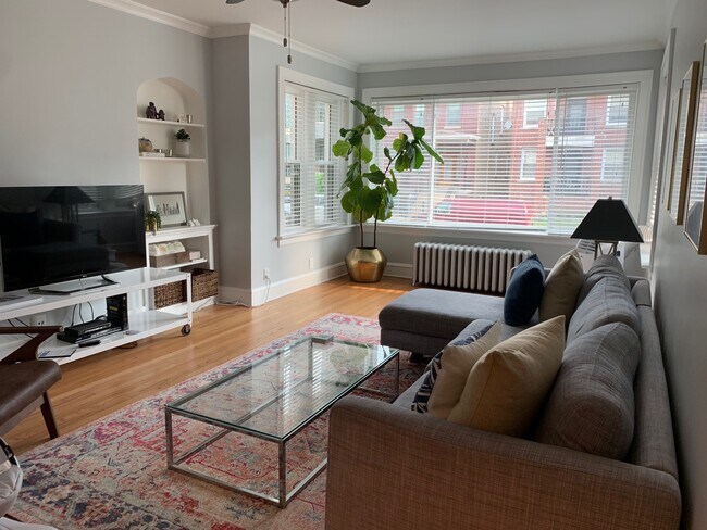Foto del edificio - 2439 W Foster Ave
