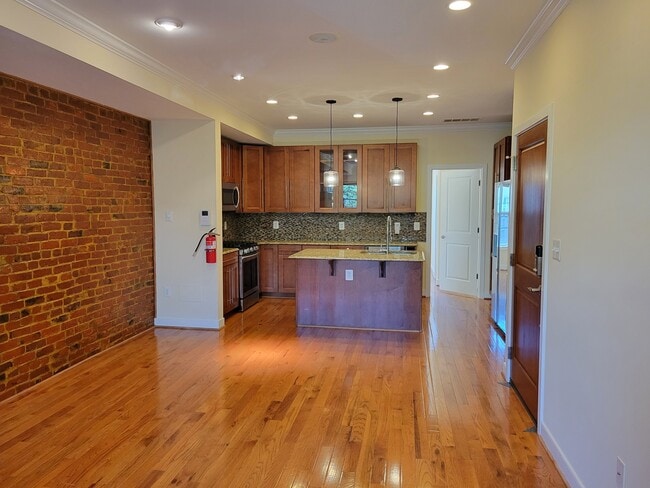 Photo - 127 Quincy Pl NE House