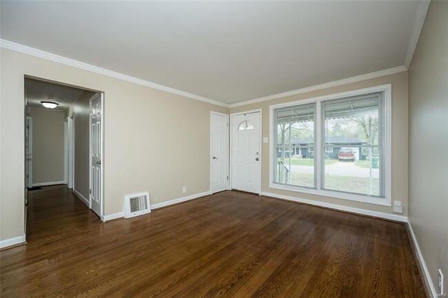Building Photo - 9906 Calumet Dr