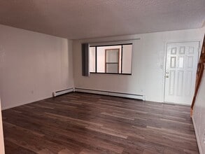 Building Photo - 551 Garfield Dr