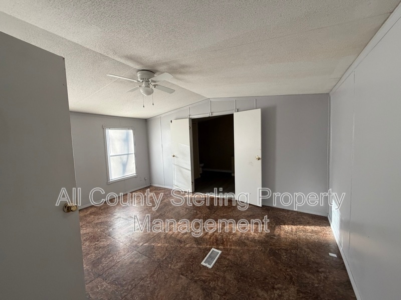 Building Photo - 119 SW Socket Glen