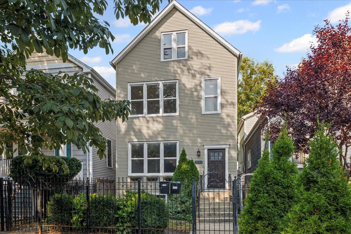 Foto principal - 2032 N Whipple St