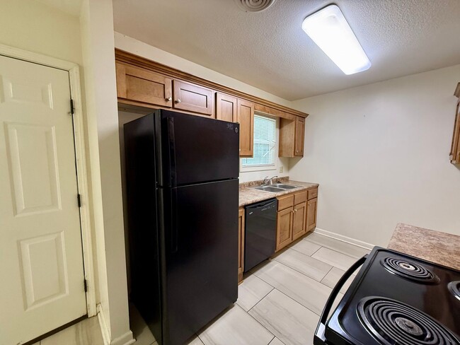 Foto del edificio - 2310 Fairfield Dr