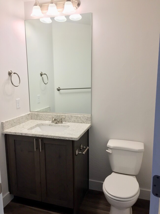 Building Photo - 560 S 150 E