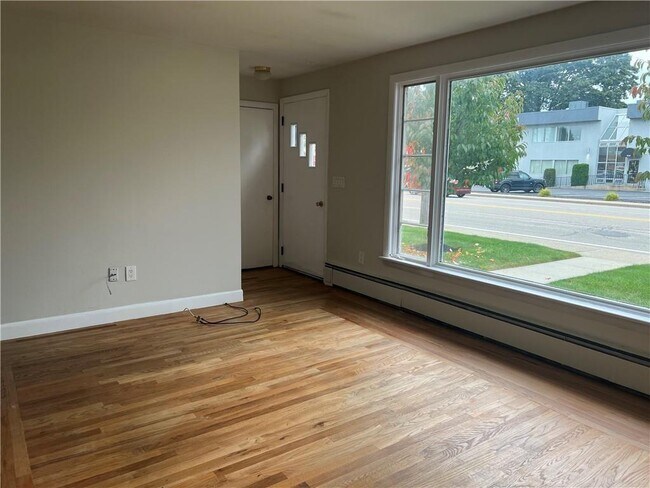 Foto del edificio - 108 Airport Rd