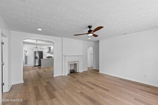 Building Photo - 2020 Kennedy Dr
