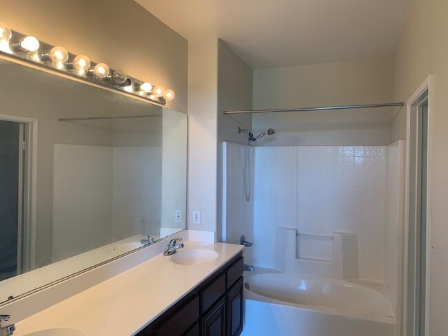 Building Photo - Coming SOON...............4BR/2.5BA Townho...