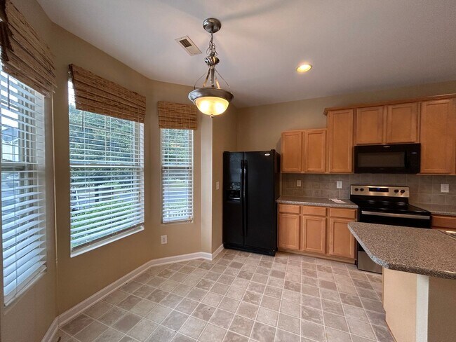 Foto del edificio - Gorgeous 2 bedroom 2.5 bathroom end unit 2...