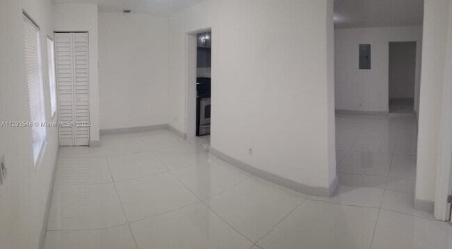 Foto del edificio - 551 NW 41st St