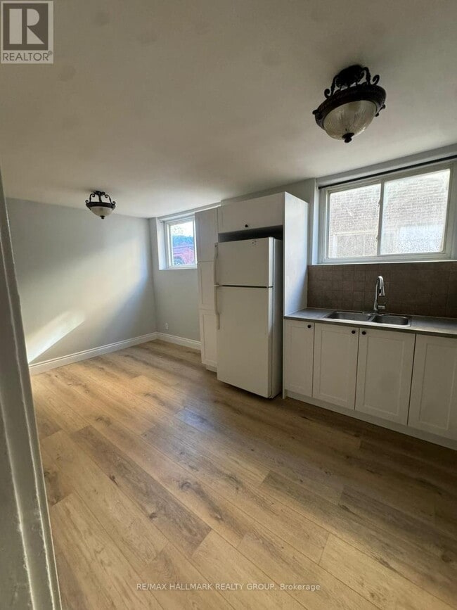 Building Photo - 605 Donald St