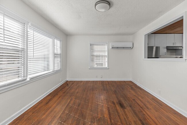 Foto del edificio - 801 E Mobile St