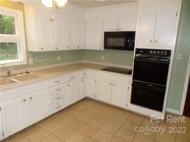 Building Photo - 1008 Brantham Ct