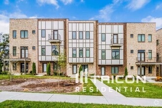 Building Photo - 1200 Hillwood Private Cove