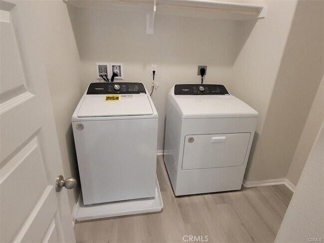 Building Photo - 2058 Bergamot St