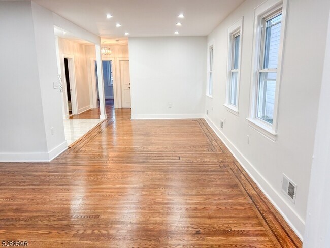 Foto del edificio - 74 Norman Rd