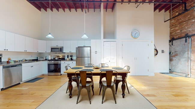 Building Photo - 19 Stanhope St