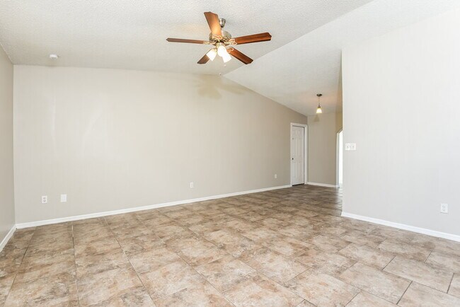 Foto del edificio - 3625 E Powder Horn Rd
