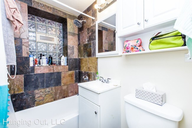 Foto del edificio - 2339 W McLean Ave