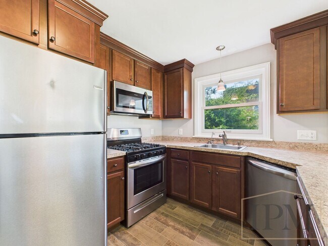 Foto del edificio - Available Now - 2 Bedroom located in Centr...