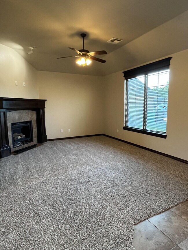 Foto del edificio - "Charming 3-Bedroom Home with 2 Full Baths...