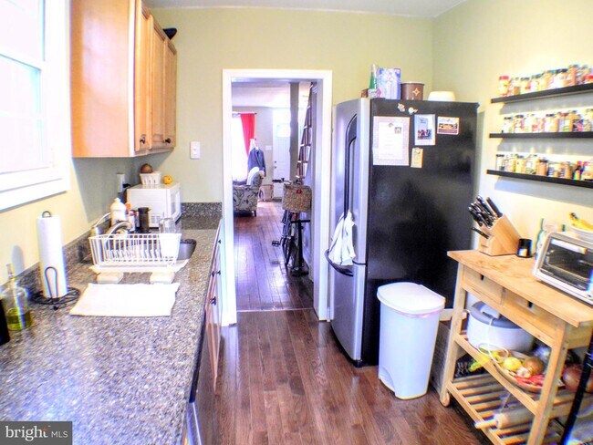 Foto del edificio - 2042 Montrose St