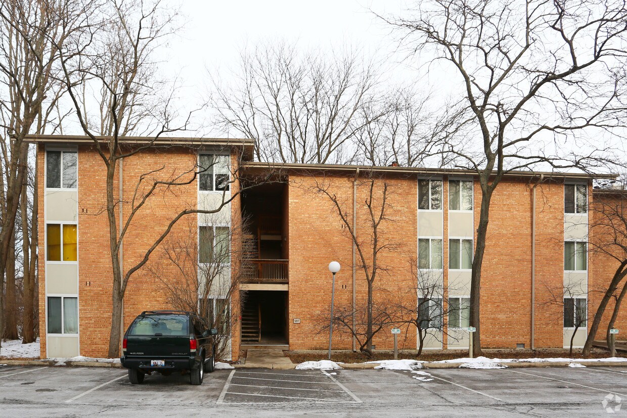 Building Photo - 5817 Oakwood Dr