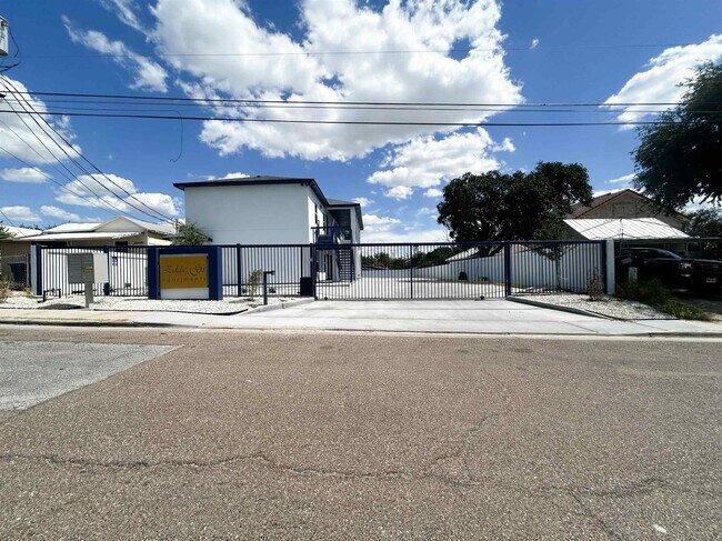 Foto del edificio - 615 E Lane St