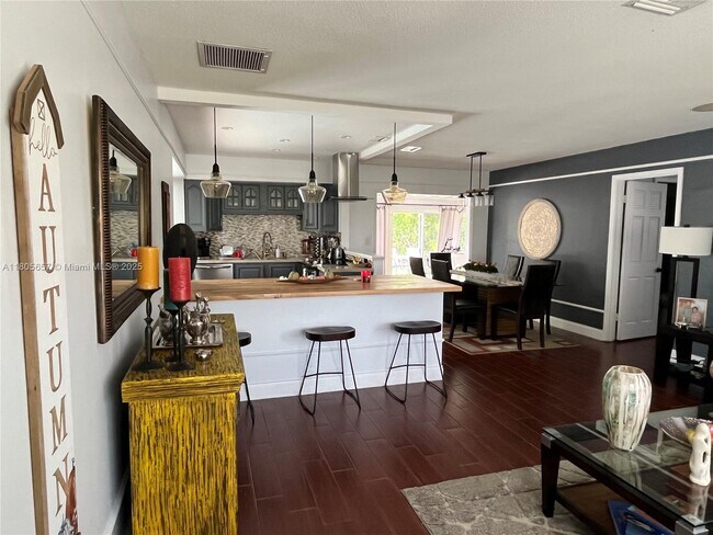 Foto del edificio - 22167 Serenata Cir E