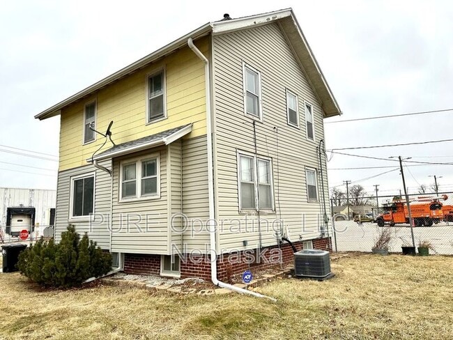 Building Photo - 4201 N 22nd St