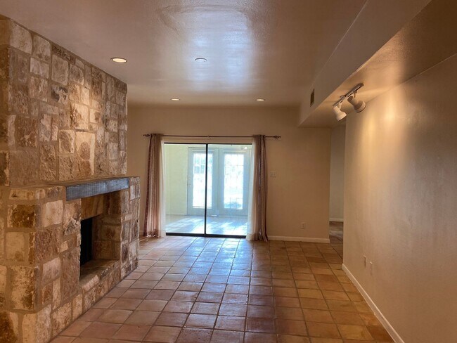 Foto del edificio - Spacious Riverhill Townhome