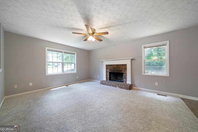 Foto del edificio - 347 Farm Brook Ln