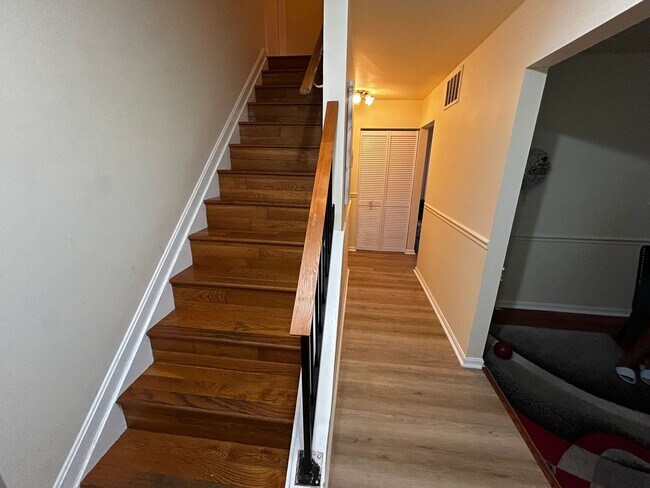 Building Photo - SPACIOUS SF IN GERMANTOWN ESTATES