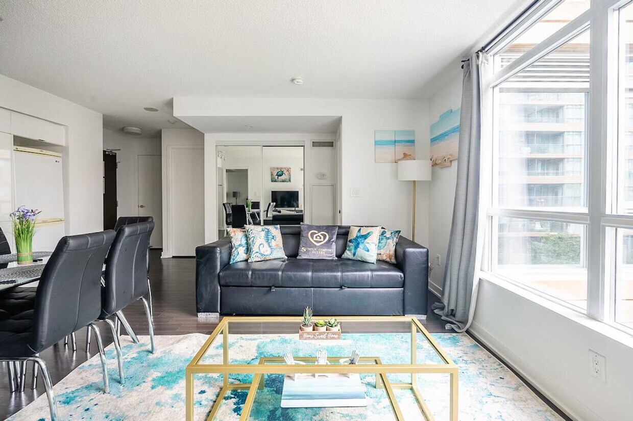 Primary Photo - 22 Capreol Ct