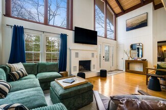 Building Photo - 2964 Hopkins Dr