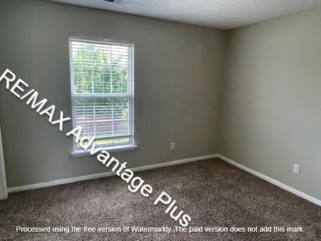 Foto del edificio - 10618 Irvin Pines Dr