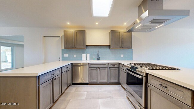 Foto del edificio - 719 W Parkway Blvd