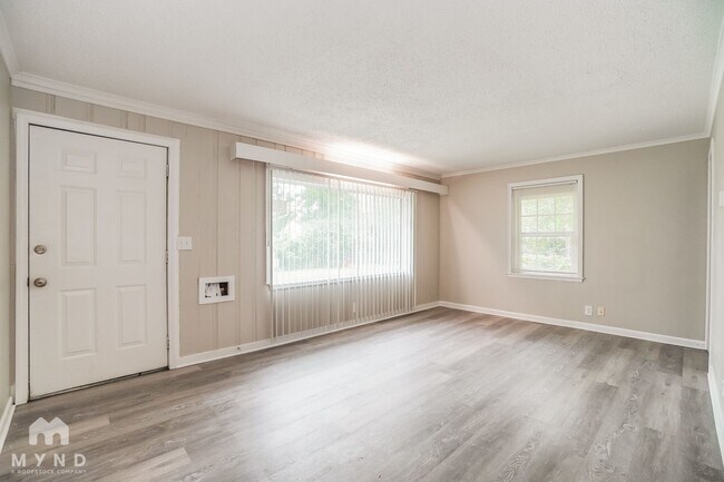Foto del edificio - 2389 Hiawatha Park Dr