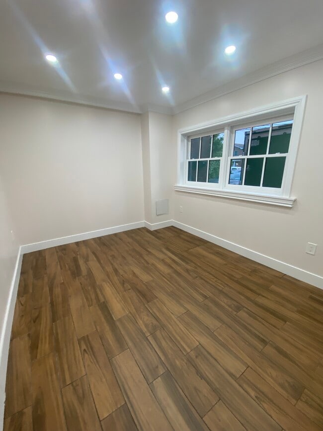 Building Photo - 16456 98th St