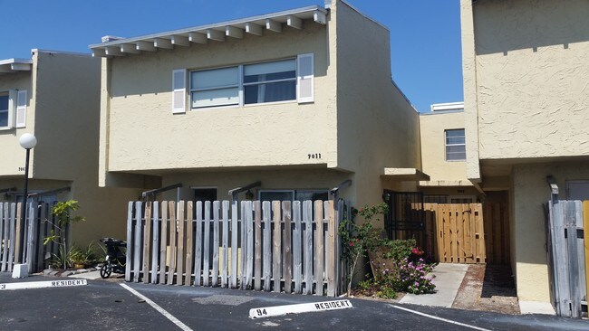 Foto del edificio - 9011 NE 4th Avenue Rd