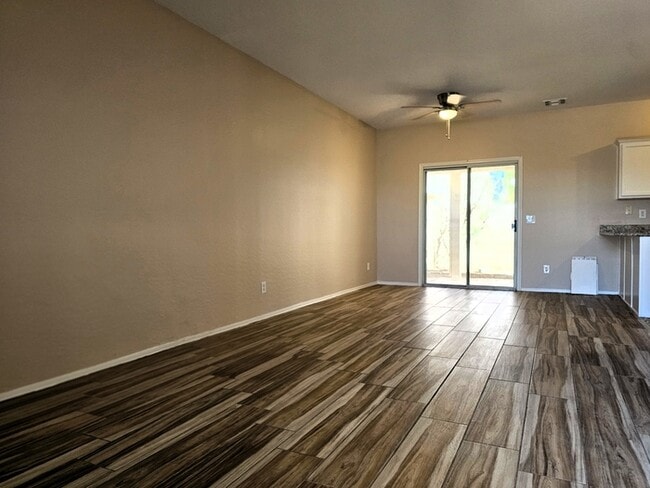 Foto del edificio - 2300 E Magma Rd