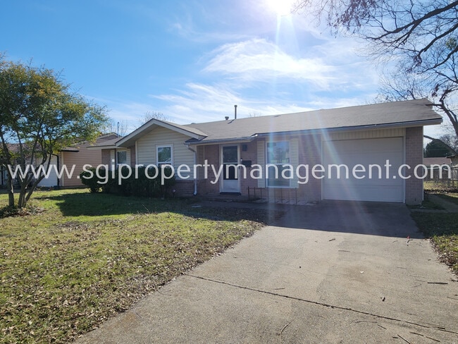 Foto del edificio - Updated home ready for move in