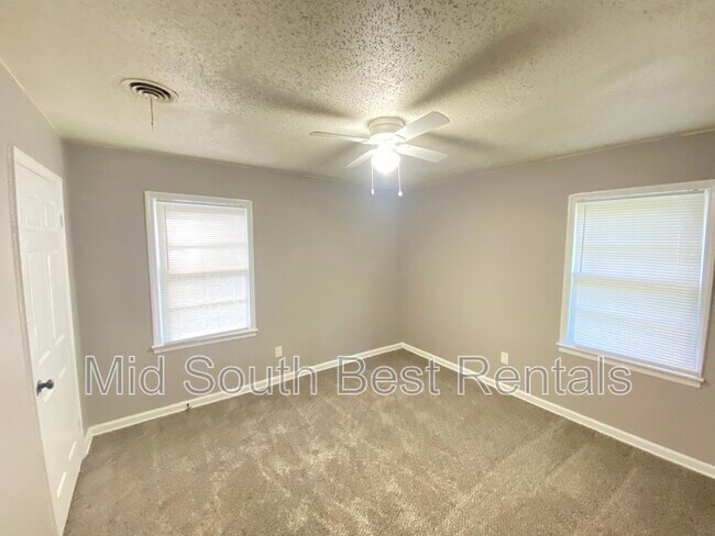 Foto del edificio - 442 Delta Rd