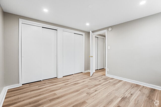 1BR,1BA - 490SF - Bedroom - 1441 Harvard Street Apartments