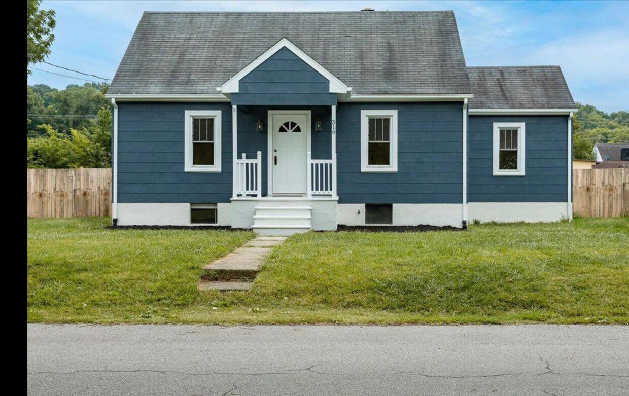 Primary Photo - 316 E Riverside Dr