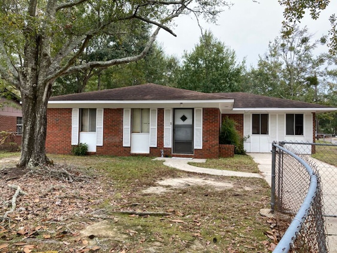 Primary Photo - Moss Point 3 Bedroom