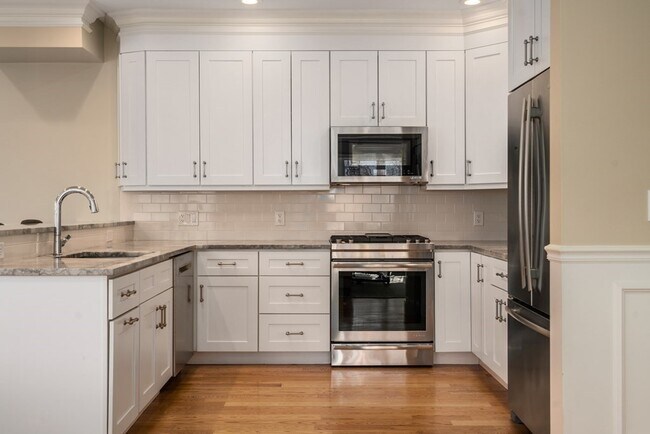 Building Photo - 2 G St