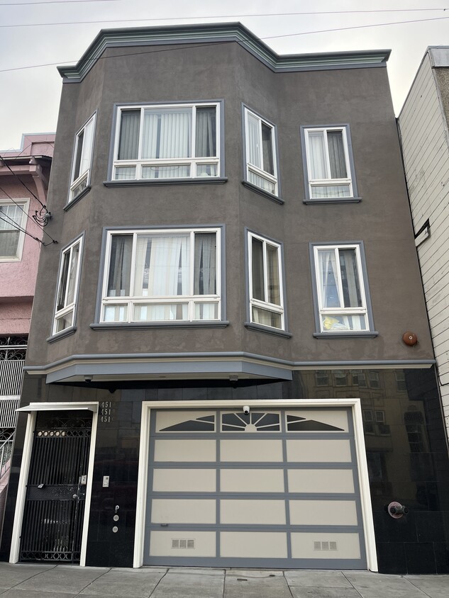Primary Photo - 451 24th Ave