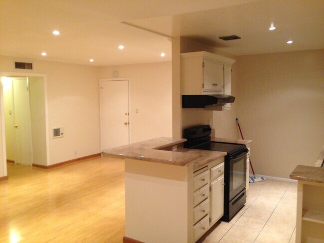 Foto del edificio - 5403 Newcastle Ave